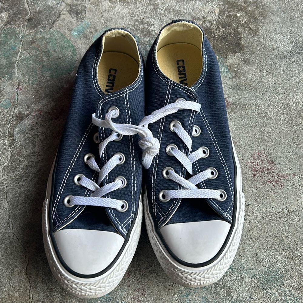 COPY - EUC-like new navy and white All Star Converse